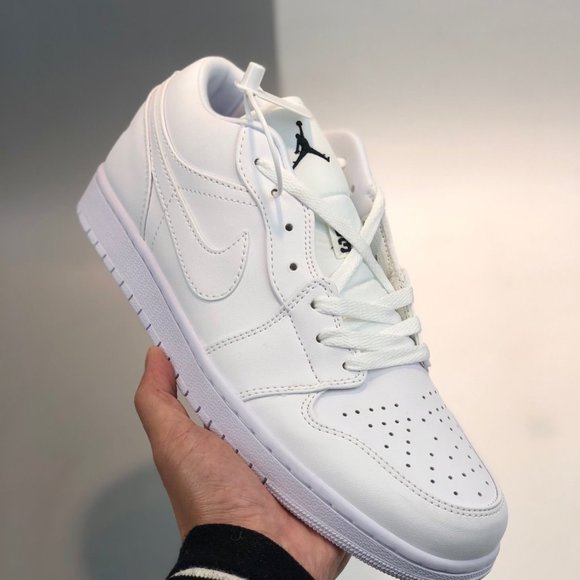 Athletic_Shoes
